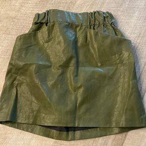 Army green faux leather mini skirt with pockets